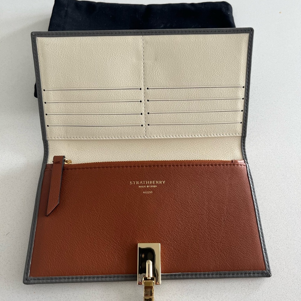 Grey Stratberry wallet. Never used. - Picture 2 of 2